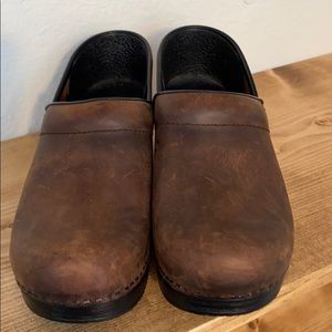 DANSKO BROWN LEATHER CLOGS mules shoes size 38